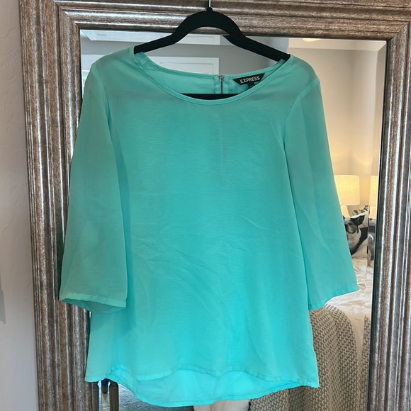 Bundle of two express blouses. - Picture 3 of 3